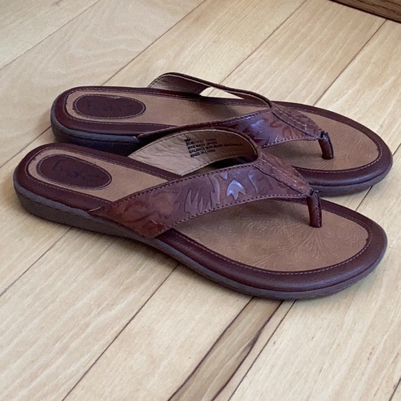 b.o.c. Brown flip flops. Women’s Size 9 - Picture 3 of 15